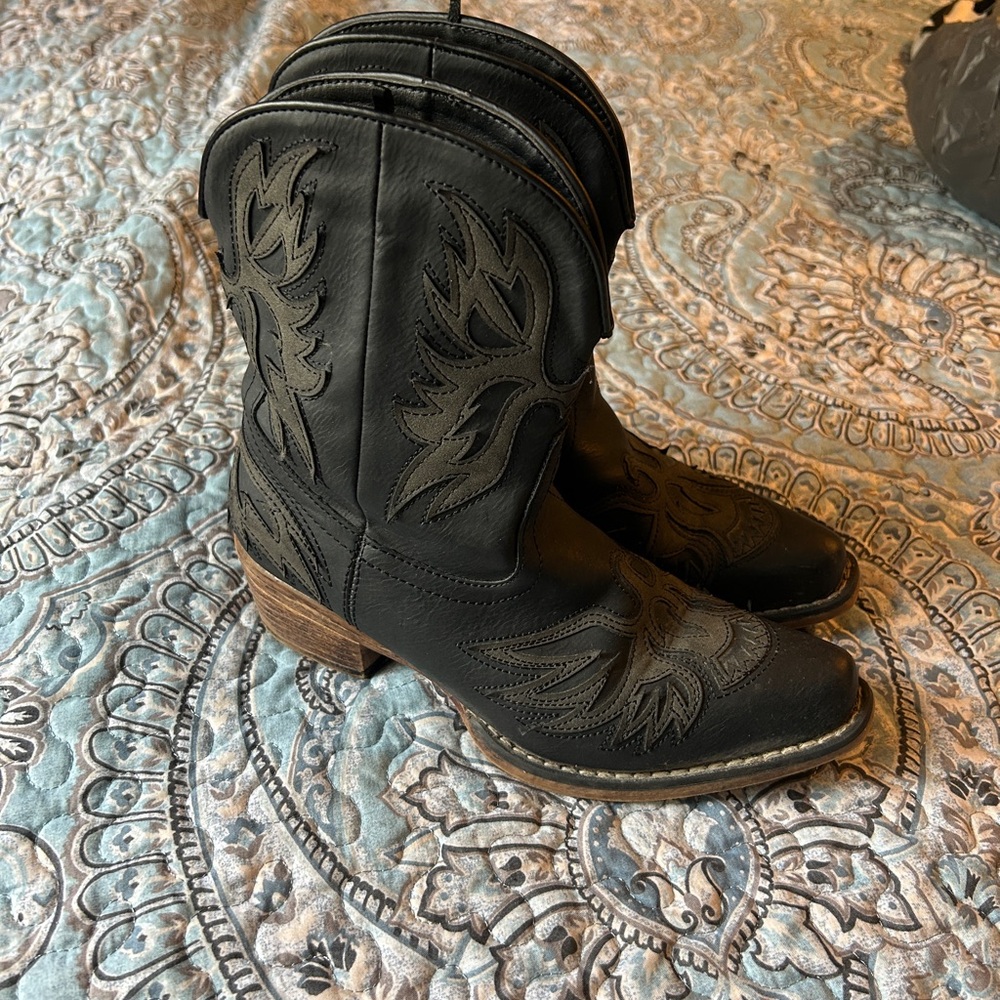 Roper Black Leather Cowboy Boots
